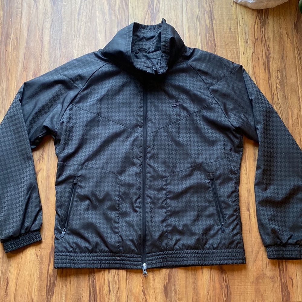 Nike gray houndstooth windbreaker